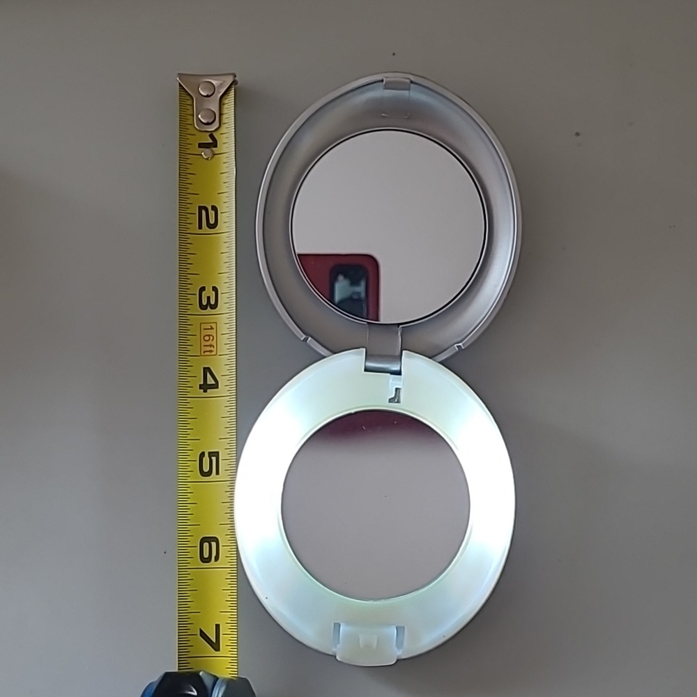 Tweezerman Lighted Mirror - Picture 6 of 7